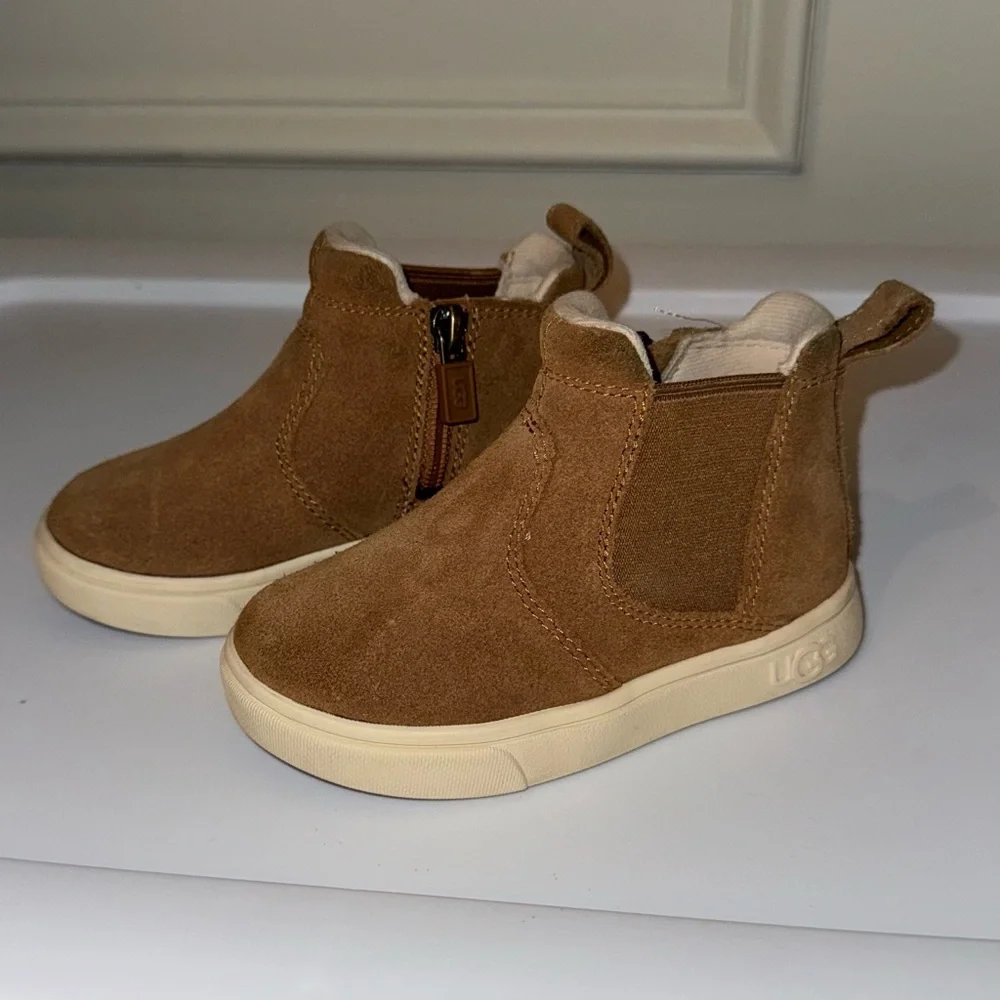 UGG Hamden II Toddler Suede Boot - Picture 2 of 8